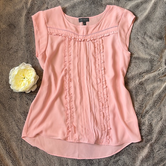 The Limited 🩷 Ruffle Top - Picture 1 of 5